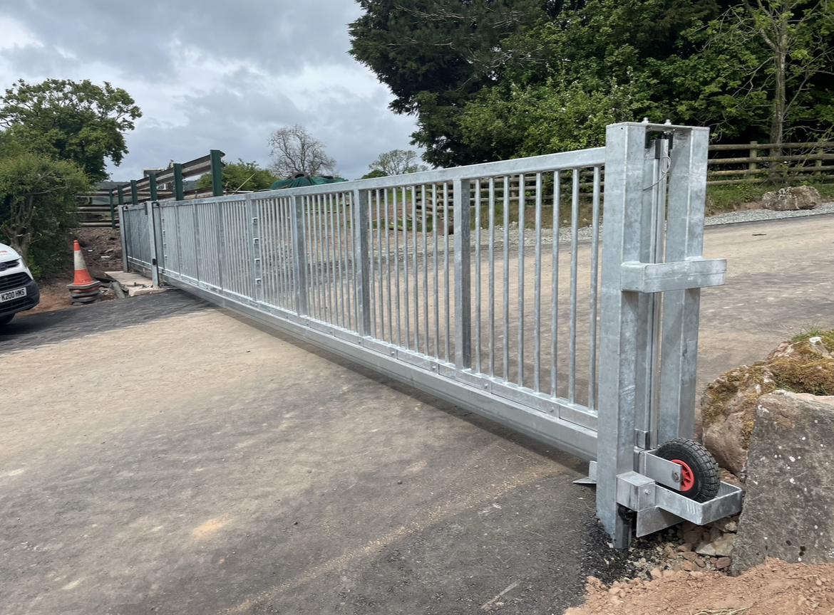 Cantilever Gate image 3